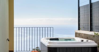 Rosas House, A tranquil house, 2 bedrooms, 3 bathrooms with Jacuzzi and BBQ