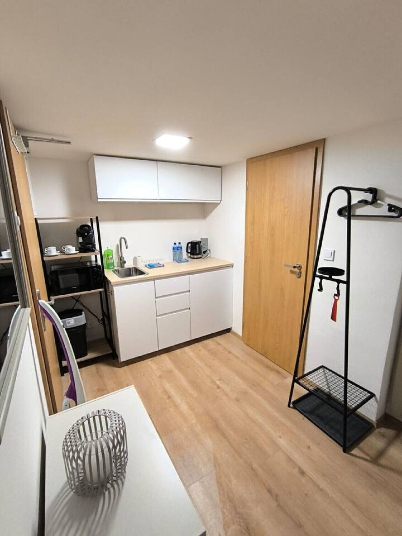 Fridge, microwave, coffee/tea maker, cookware/dishes/utensils