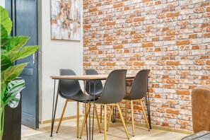 Dining - KYRA Cozy apartment) (Prague)
