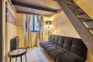 TV - KYRA Cozy apartment) (Prague)