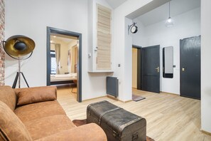 TV - KYRA Cozy apartment) (Prague)