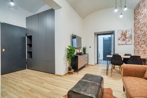 TV - KYRA Cozy apartment) (Prague)