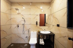 Deluxe Double Room, City View | Bathroom | Shower, free toiletries, hair dryer, towels - Aarchh Regency (Noida)