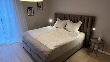 Iron/ironing board, internet, bed sheets