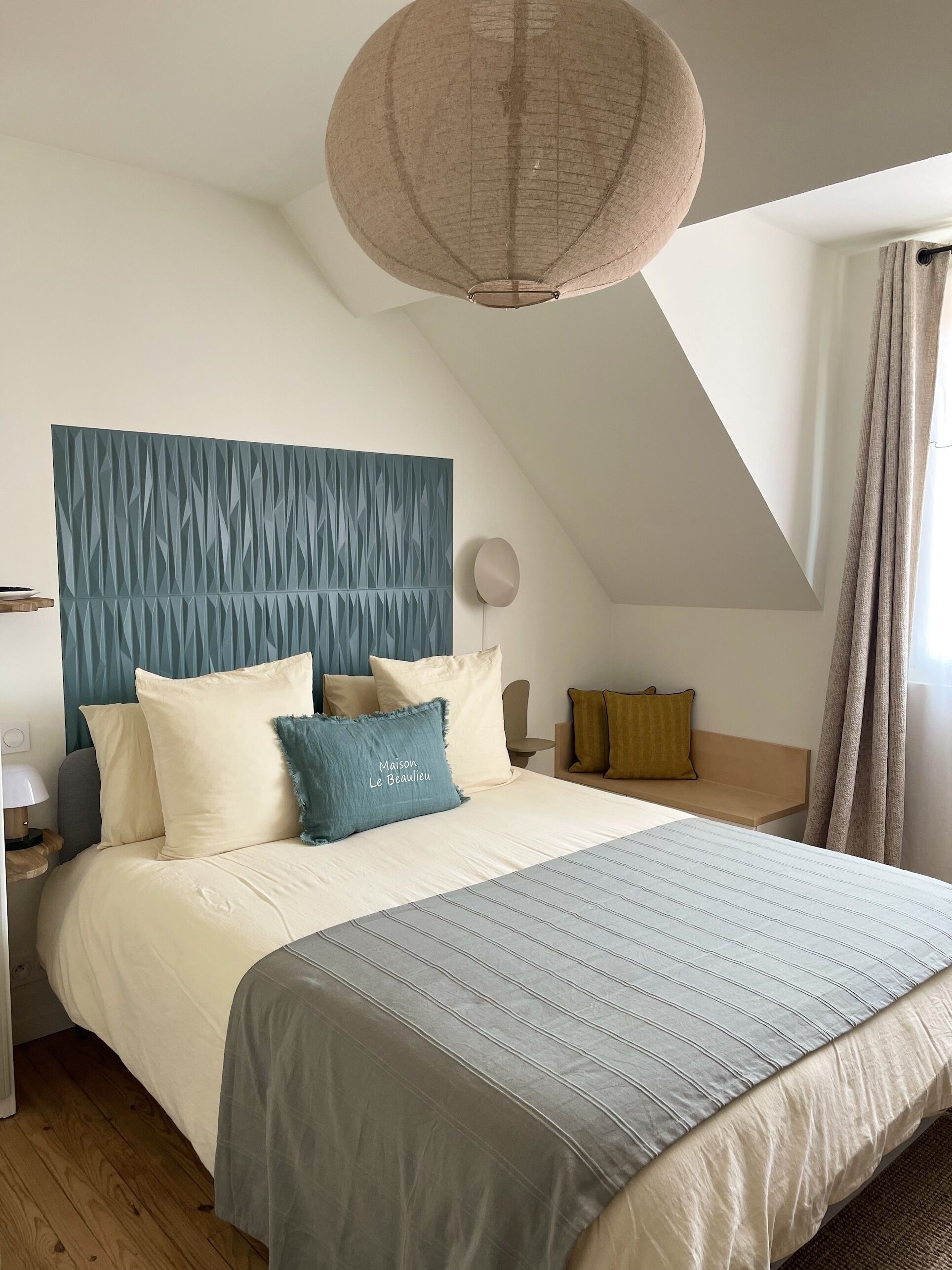 Cortinas blackout y sistema de insonorización 