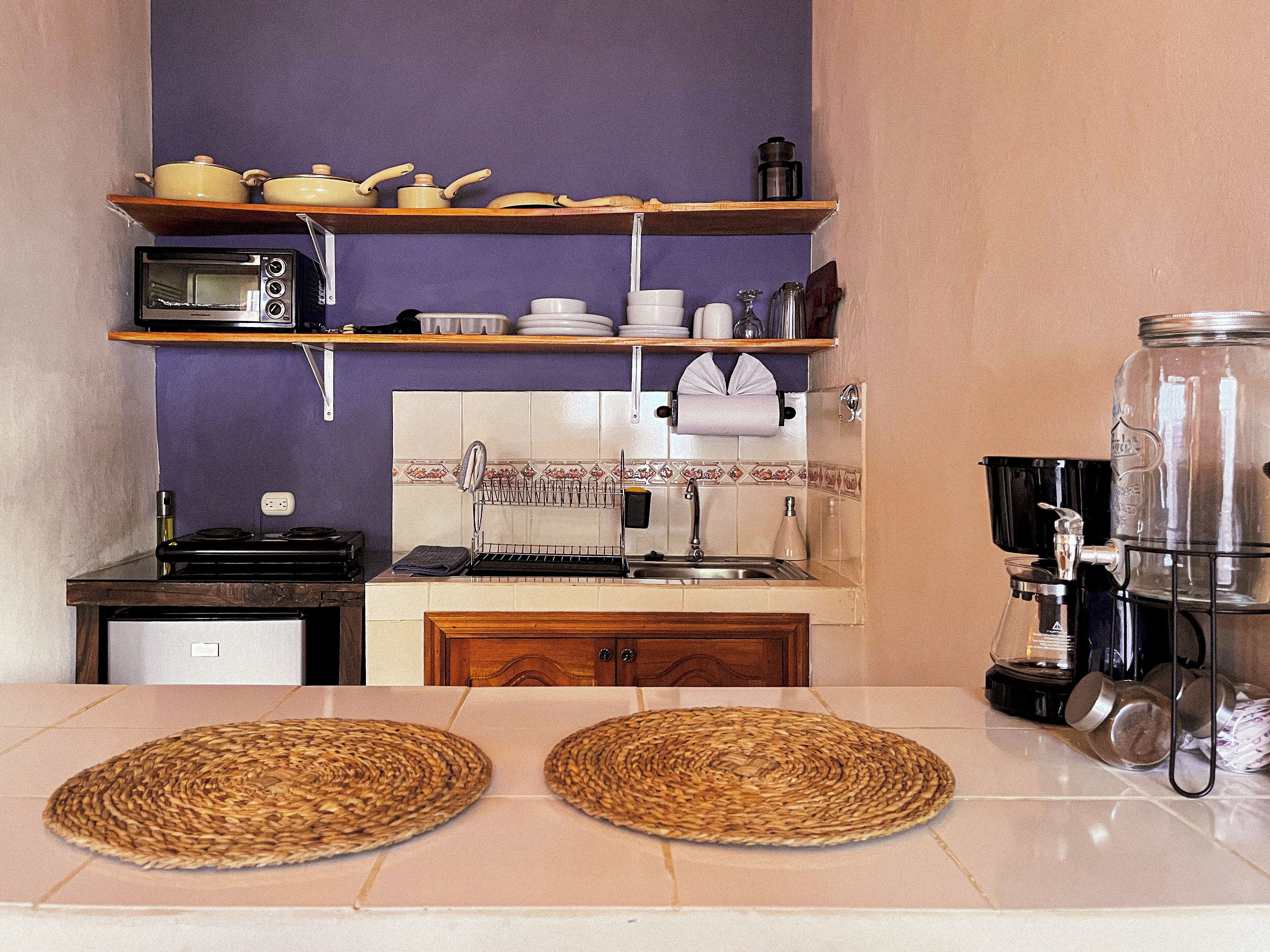 Herdplatte, Wasserkocher mit Kaffee-/Teezubehör, Toaster