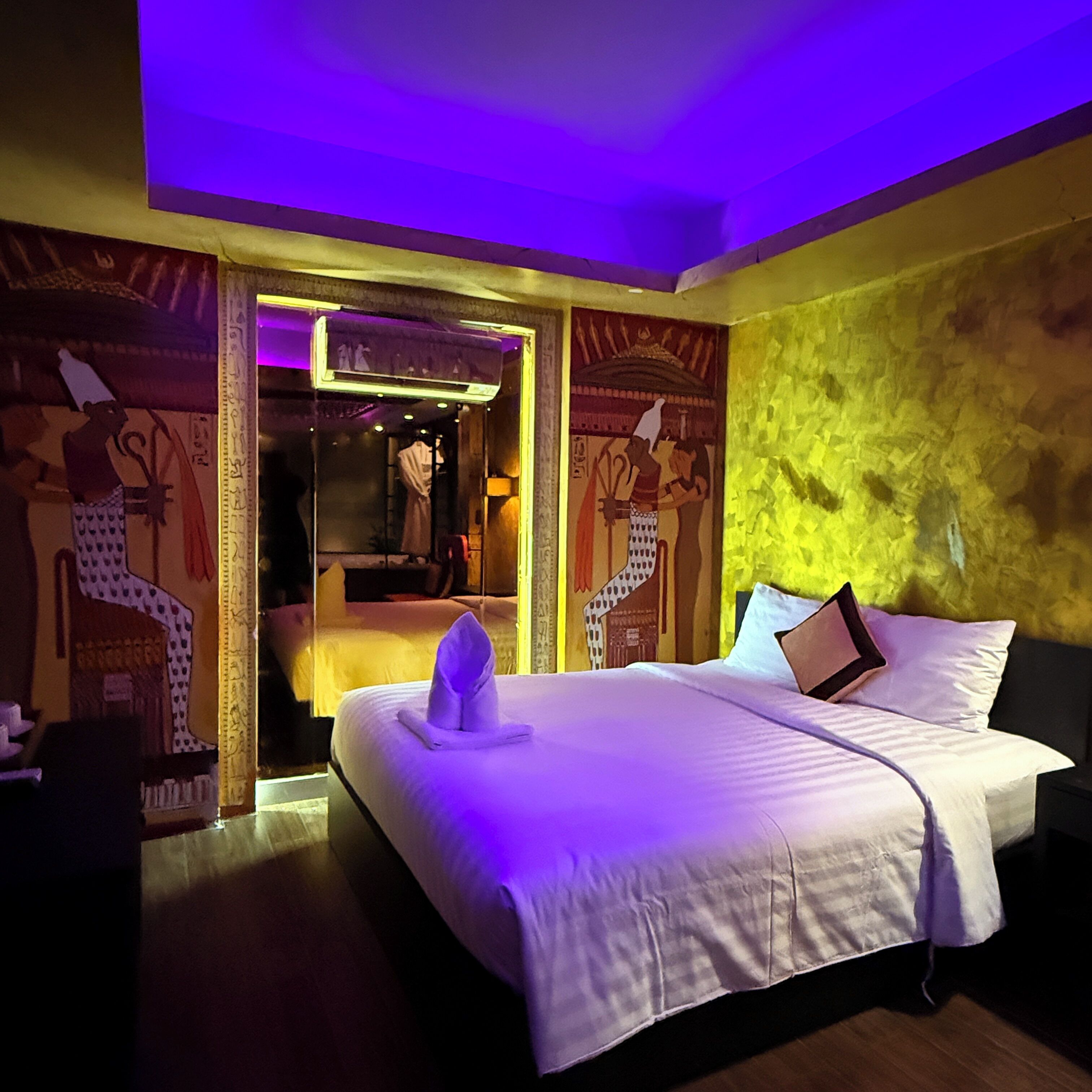 Design Room, Bathtub | Desk, soundproofing, free WiFi