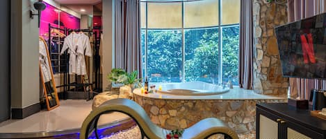Romantic Room, Bathtub | Desk, soundproofing, WiFi (free)