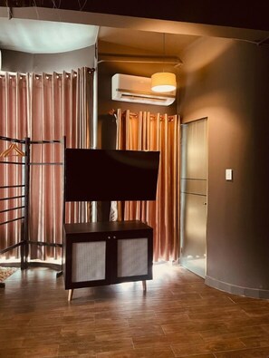 Romantisches Zimmer, Badewanne | Fernseher