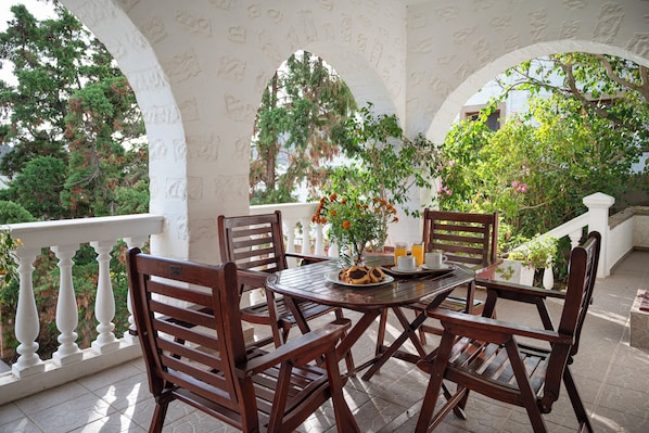 Family Studio, Partial Ocean View | Terrace/patio