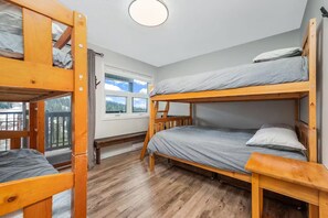 4 bedrooms, free WiFi, bed sheets