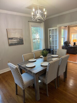 Dining - Spacious 3 bedroom home 2 blocks to LSU Lakes. (Baton Rouge)