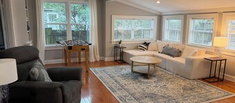 Spacious 3 bedroom home 2 blocks to LSU Lakes.