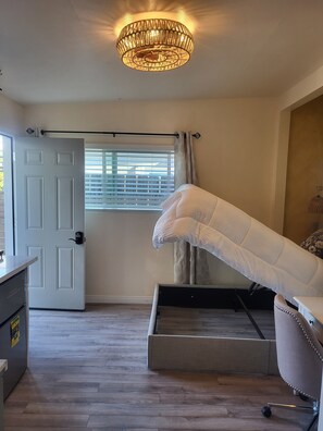 Iron/ironing board, free WiFi, bed sheets