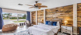 Spacious Retreat Near The Esplanade and Tigertail Beach.