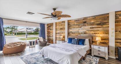 Spacious Retreat Near The Esplanade and Tigertail Beach.