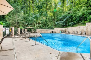 Pool - Spacious Cabin, Sleep 28, Hot Tub, Games, Shared Pool (Pigeon Forge)