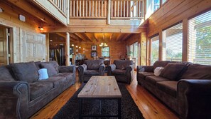 Fernseher, Kamin, Tischfußball, Arbeitsbereiche