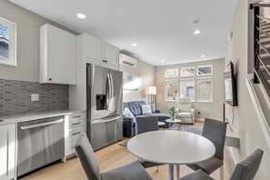 Interior - Sleek & Modern Townhome in Prime location (Seattle)