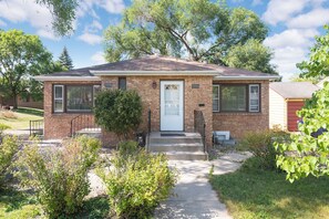 Exterior - Spacious modern & central 3 bed/2 bath • Renovated • Garage • W/D • Pet-Friendly (Minneapolis)