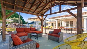 Outdoor dining - Sleeps 19 • Pool • Sport Court • Putt Putt • Gym (Mesa)