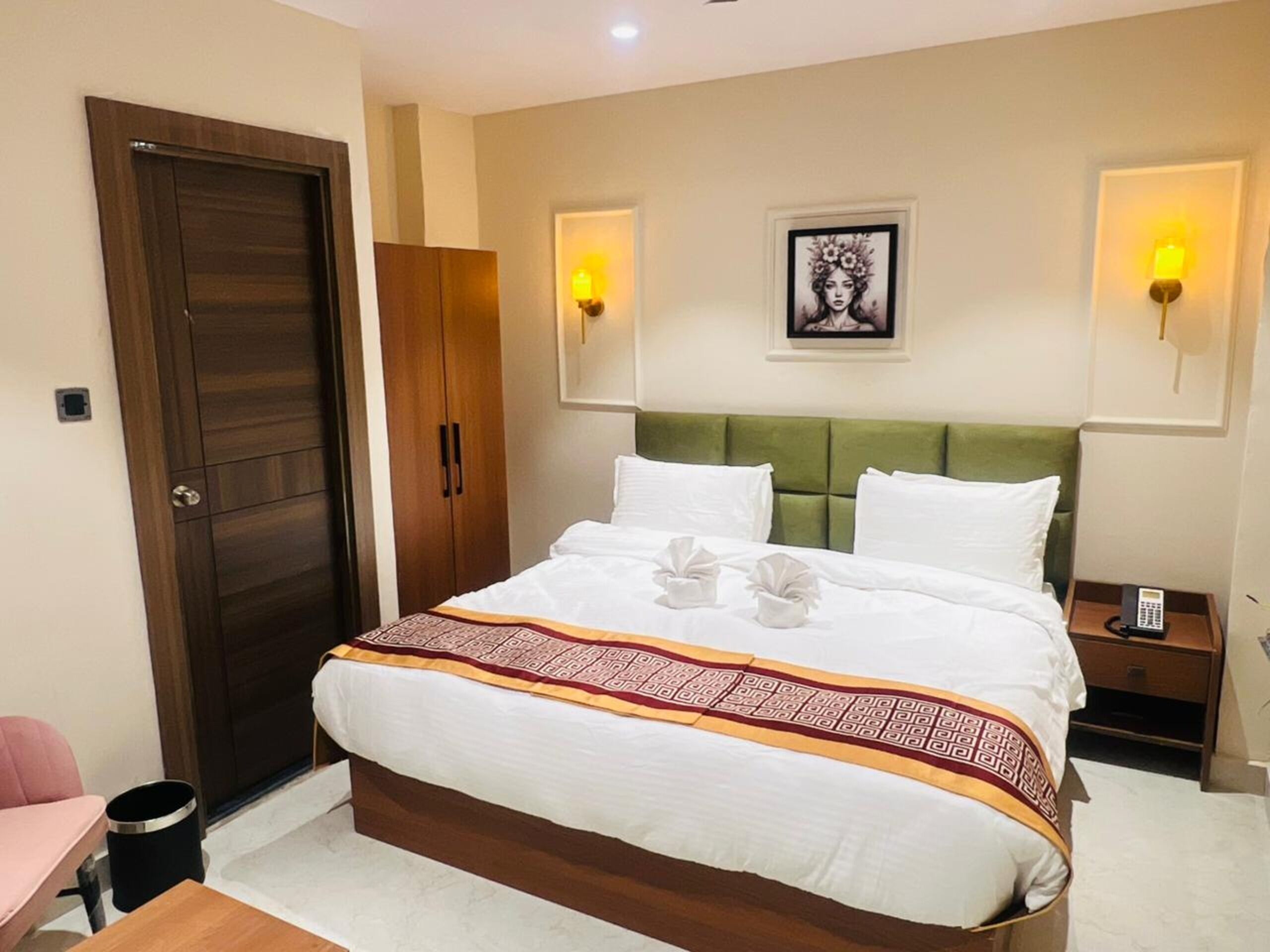 Free WiFi, bed sheets