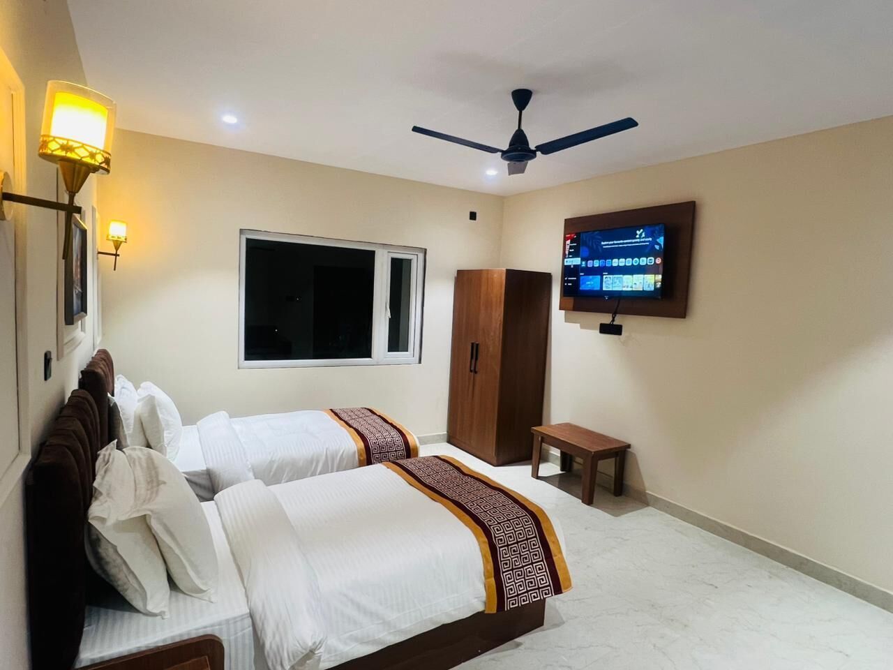 Quarto casal luxo | Wi-Fi de cortesia, roupa de cama