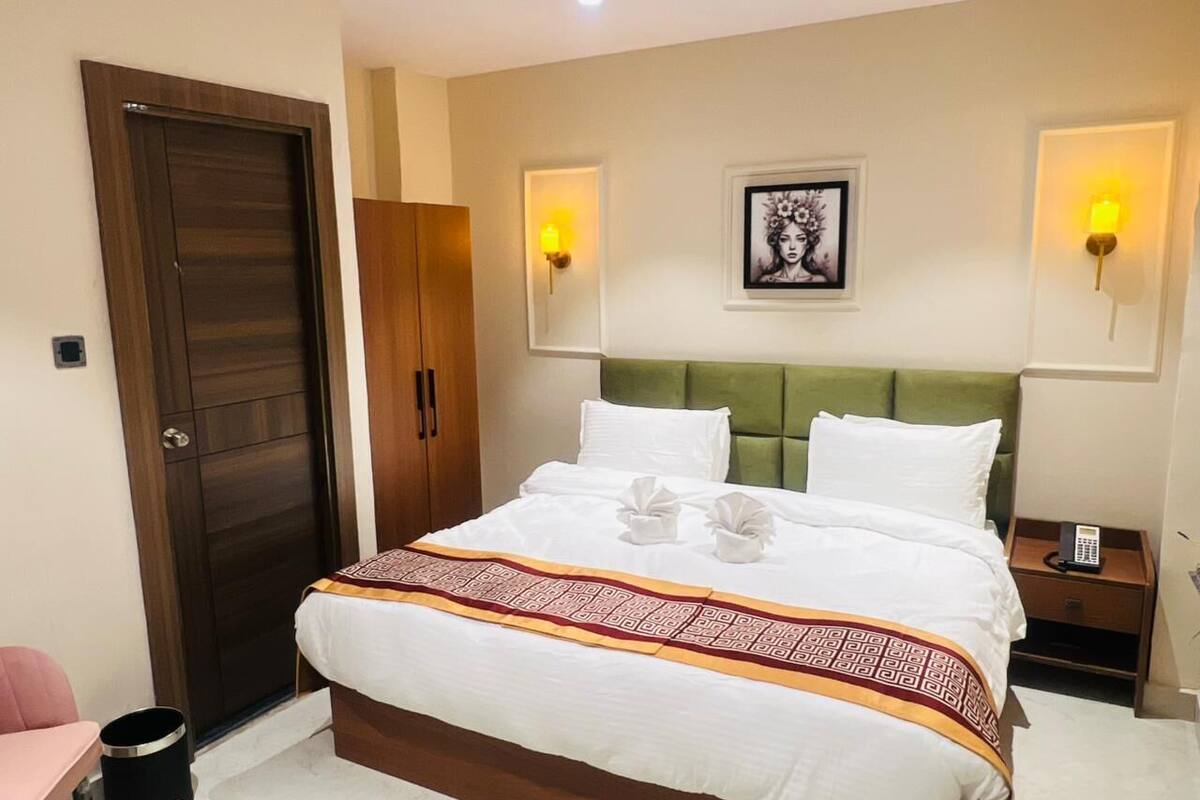 Free WiFi, bed sheets