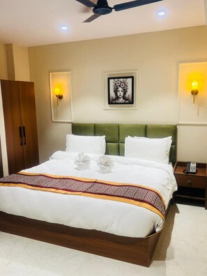 Free WiFi, bed sheets - HOTEL SUPREME INN (Varanasi)