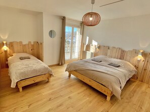 Iron/ironing board, Internet, bed sheets - Gîte VALART house 550m2 with Jacuzzi, Sauna, Billiards, Table soccer, darts,... (Le Thillot)