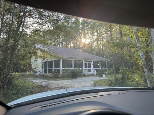 Marvelous 3-bedroom house with AC in charming Hardeeville, central to EVERYTHING