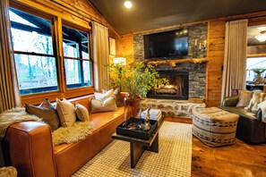 Fireplace - Blue Ridge Romantic Cabin • Sauna • Hot Tub • Cinema (Blue Ridge)