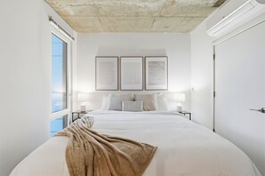 4 habitaciones, tabla de planchar con plancha y cuna de viaje 