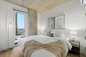 4 bedrooms, iron/ironing board, travel cot, free WiFi - ENVITAE Hotel, 4BR Luxury Modern Apartments (Chicago)