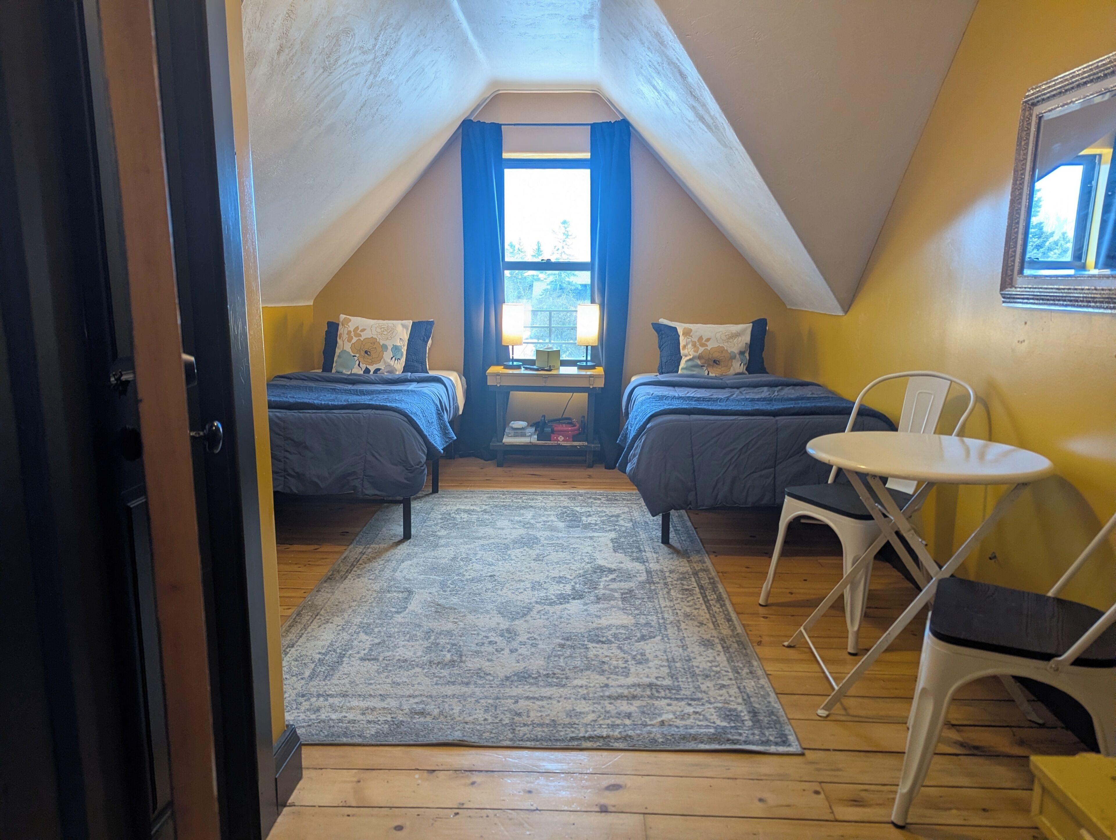 Basic Room, Lake View