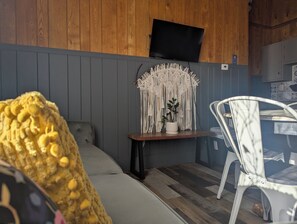 Family Suite | Living area | Flat-screen TV, streaming services