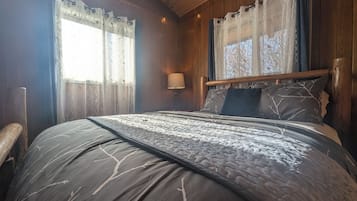 Family Suite | Iron/ironing board, free WiFi