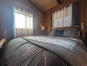 Family Suite | Iron/ironing board, free WiFi - Feather Nest Inn (Grand Marais)