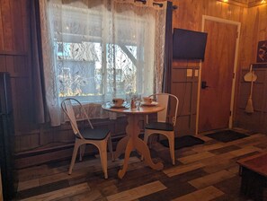 Basic Suite | Dining