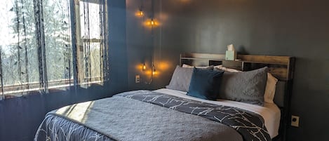 Chambre de base, vue sur le lac | Fer et planche Ă repasser, accĂšs au Wi-Fi (inclus)