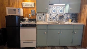 Suite estándar | Cocina privada | Microondas y cafetera y tetera