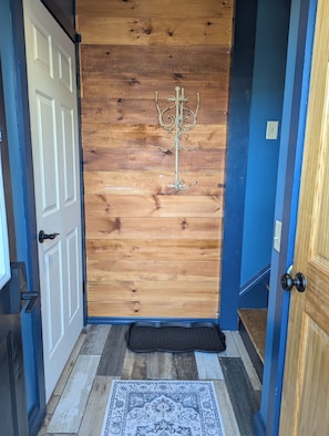 Basic Room, Lake View | Interior