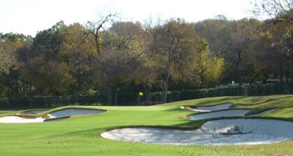 Charming and comfortable 1-bedroom on the golf course-Central AC and heat