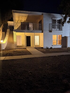 Exterior detail - Charming and comfortable 1-bedroom on the golf course-Central AC and heat (Clovis)