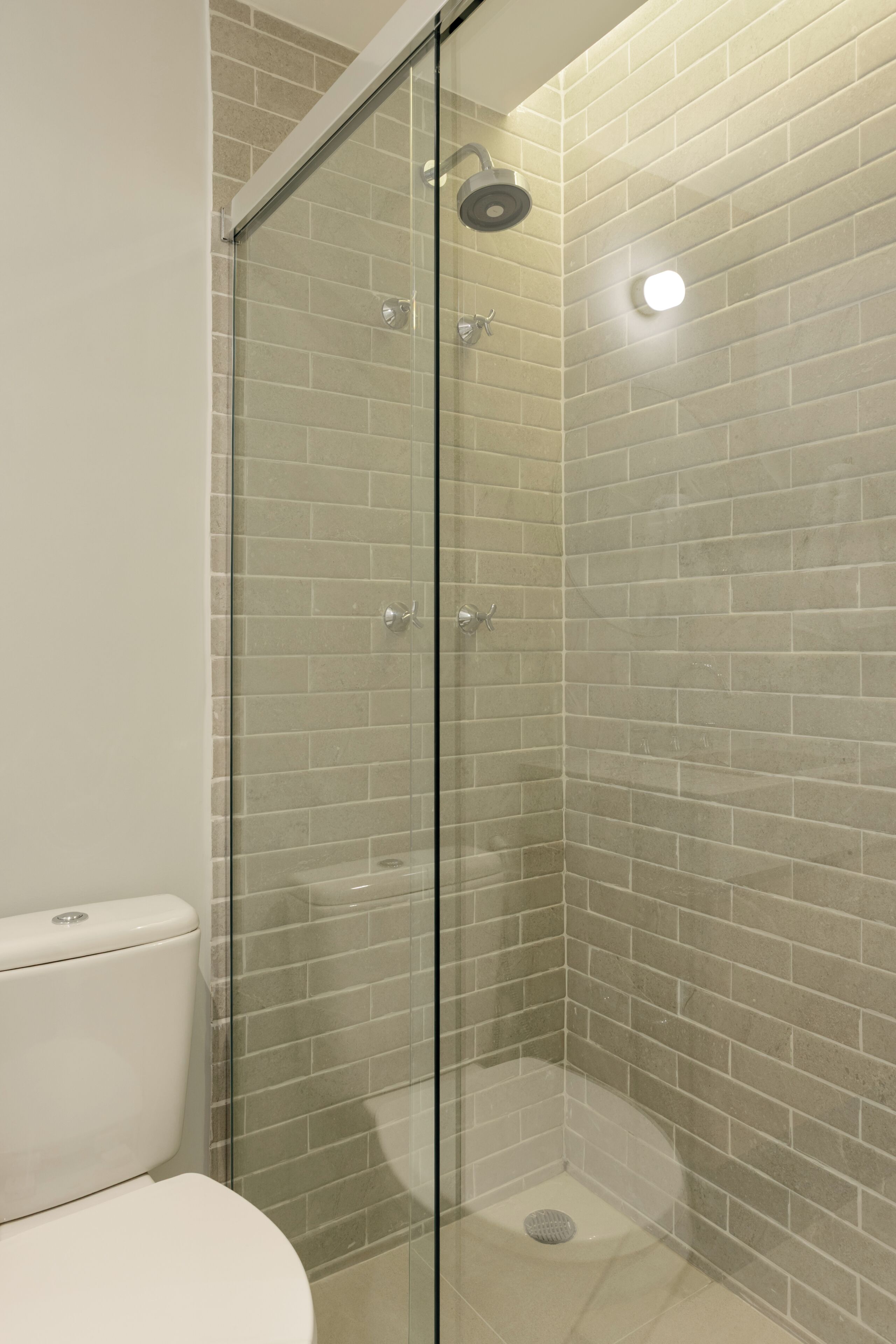 Studio Deluxe | Bathroom | Shower, free toiletries, towels, soap
