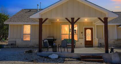 Charming Hill Country Casita w/Patio + Wildlife