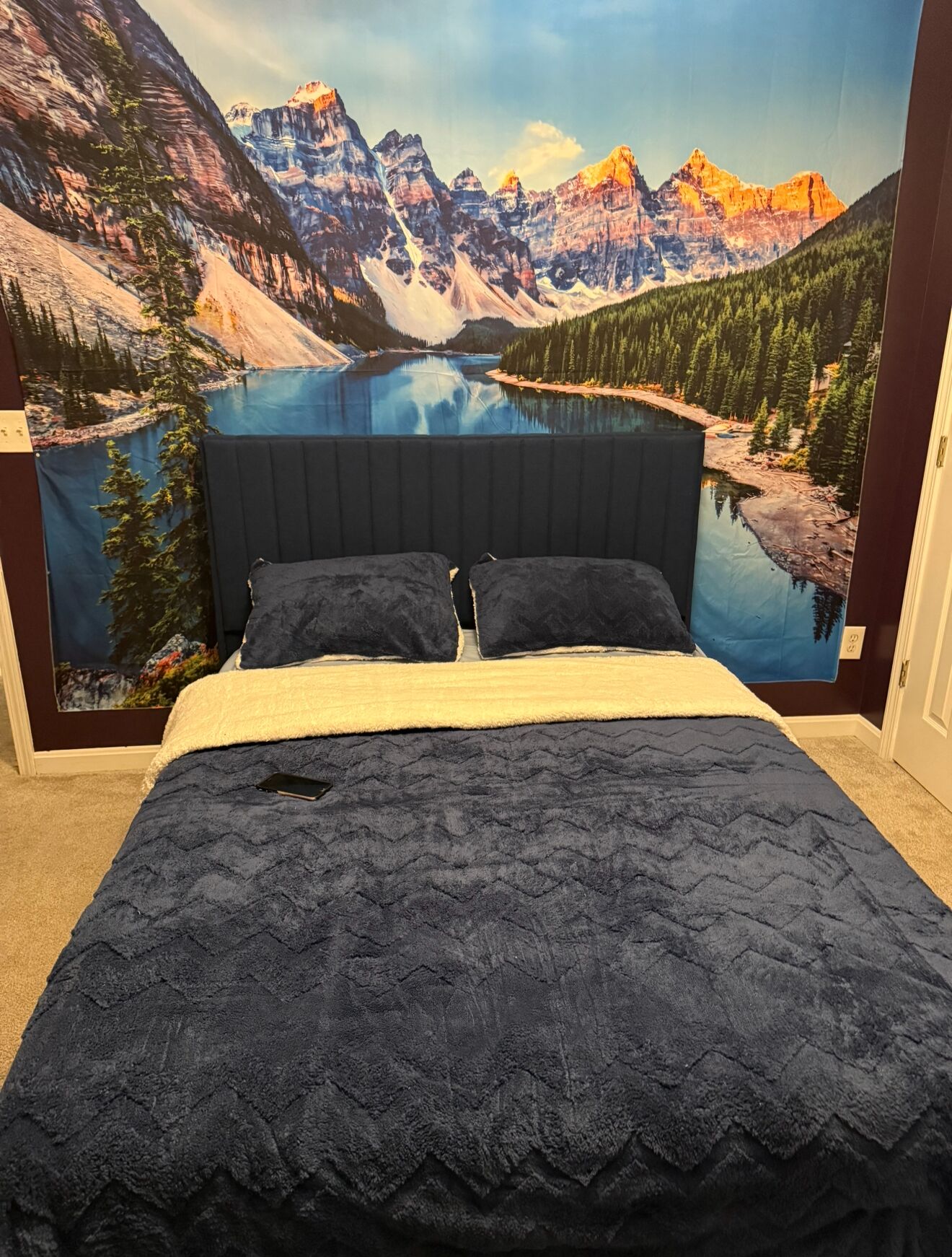 Bureau, fer et planche à repasser, Wi-Fi gratuit, draps fournis