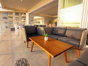Luxury Apartment, Beach View | Balcony - Depto. Frente al Mar. Acapulco 4 Rec (Acapulco)