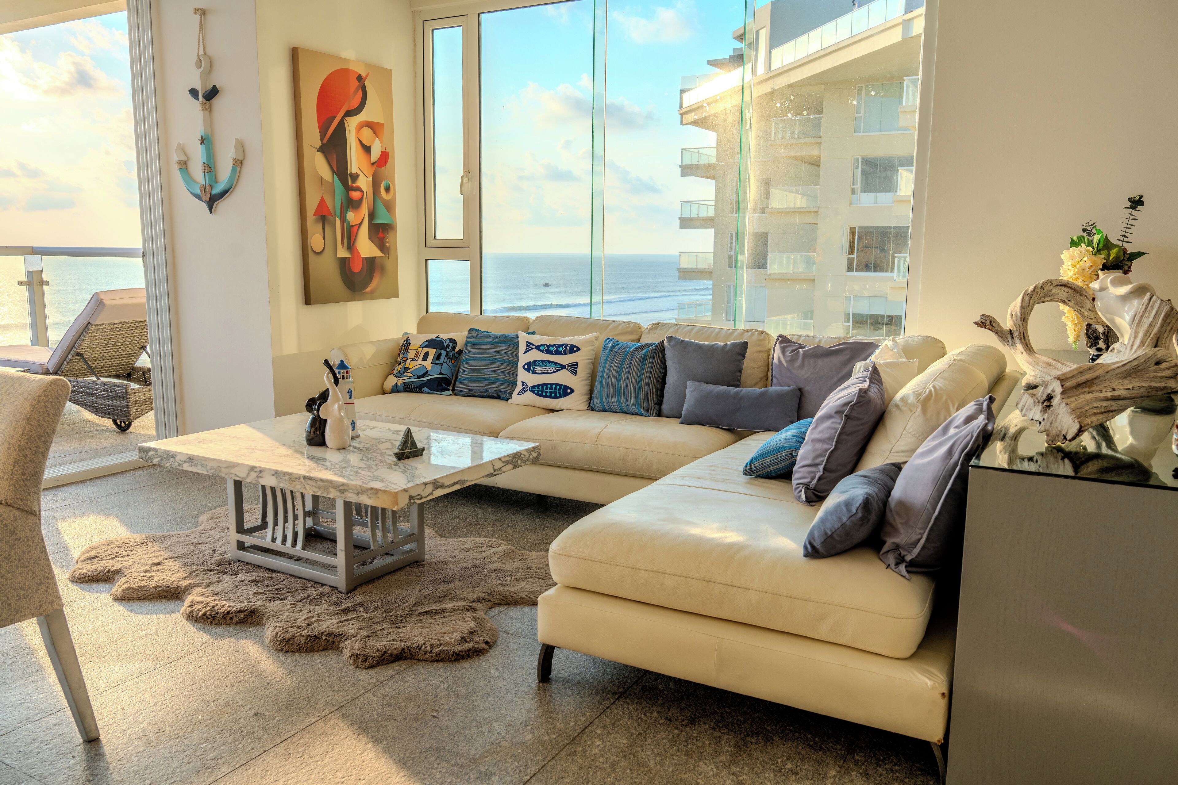 Apartamento de lujo, vistas a la playa | Sala de estar