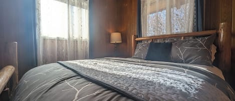 2 habitaciones, escritorio, tabla de planchar con plancha y wifi gratis